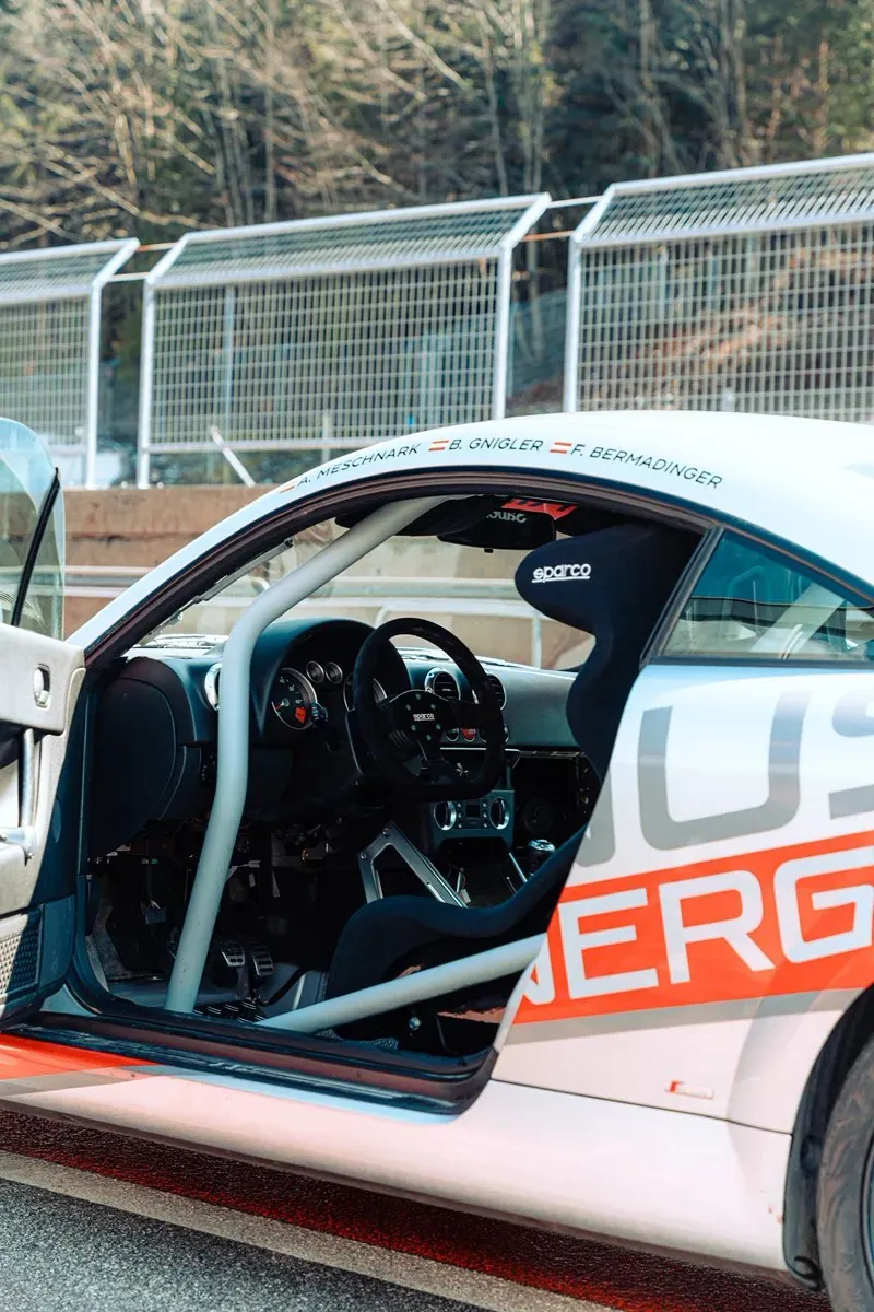 Audi Tt 1998 photo 3