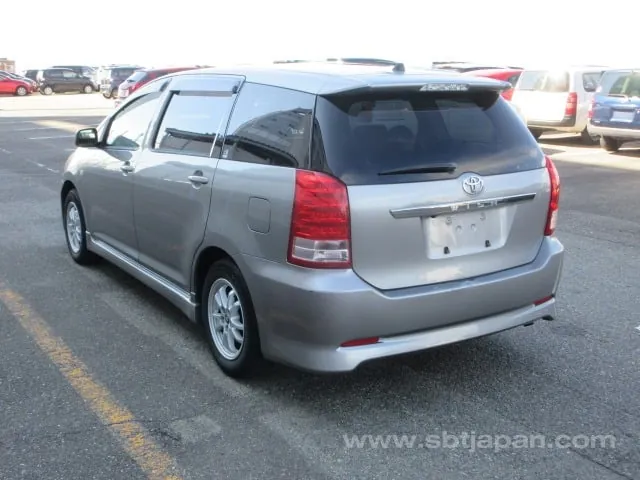 Toyota Wish 2005 photo 3