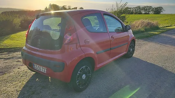 Peugeot 107 2010 photo 3