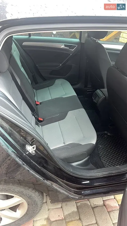 Volkswagen E-Golf 2017 photo 2