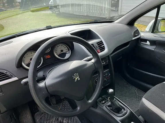 Peugeot 207 2007 photo 5