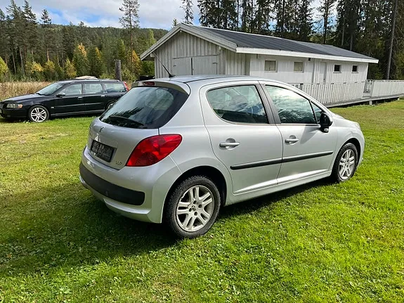 Peugeot 207 2007 photo 3