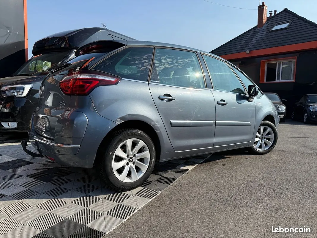 Citroen C4 Picasso 2011 photo 2