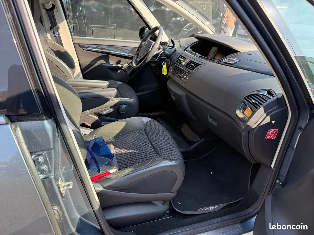 Citroen C4 Picasso 2011 photo 3