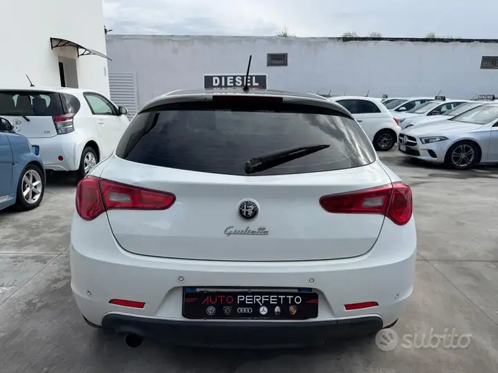 Alfa Romeo Giulietta 2011 photo 5