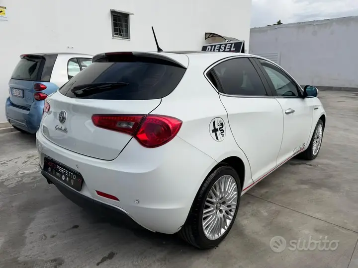 Alfa Romeo Giulietta 2011 photo 4