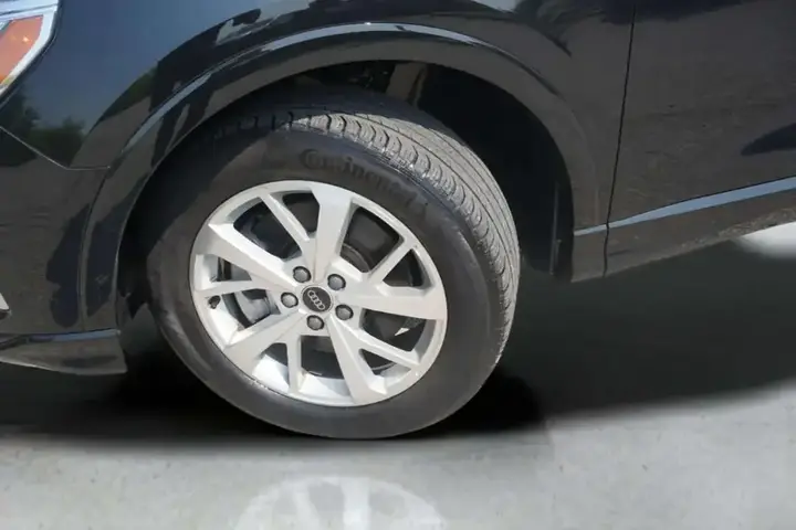 Audi Q3 2022 photo 2
