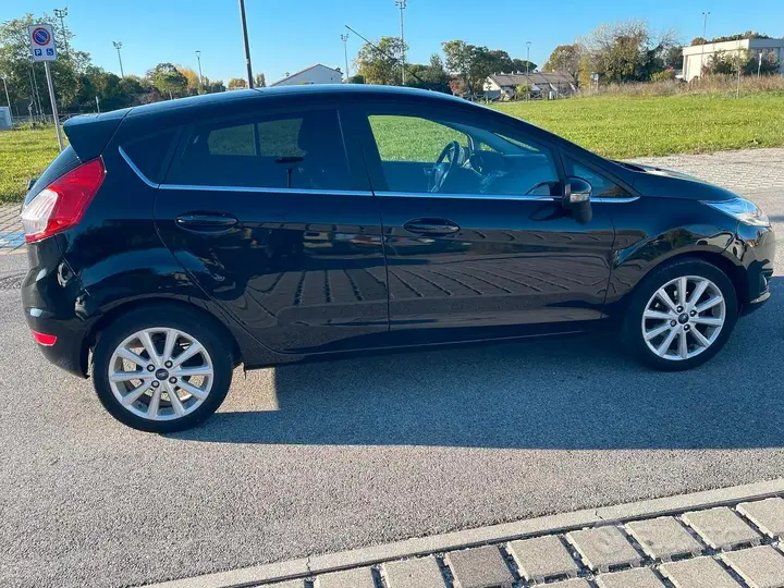 Ford Fiesta 2017 photo 2