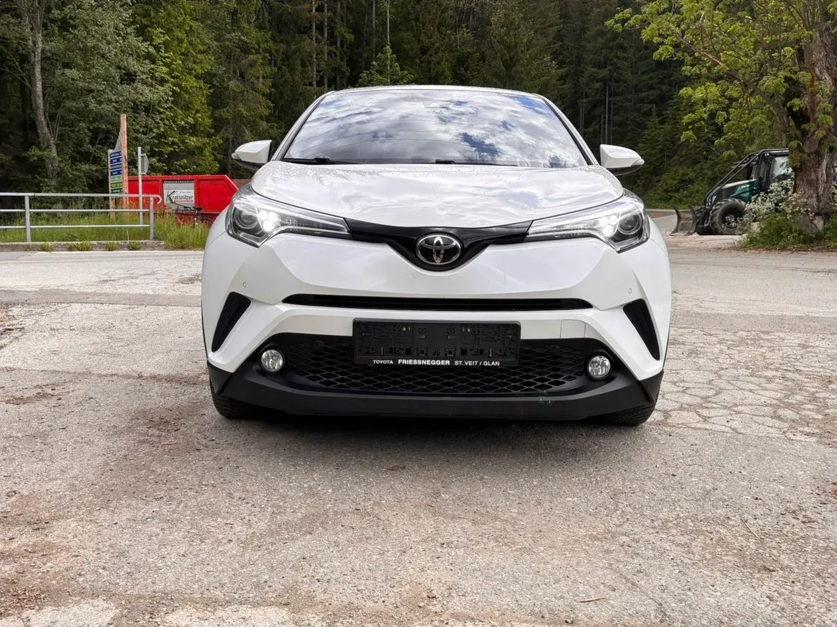 Toyota C-Hr 2017 photo 2