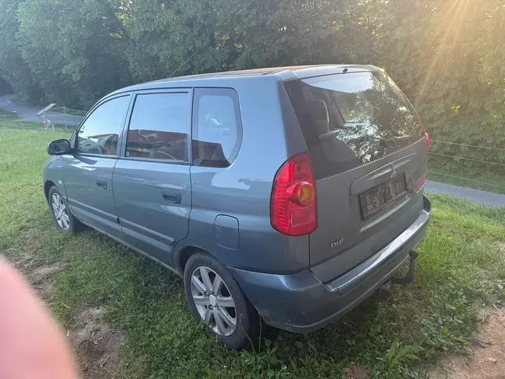 Mitsubishi Space Star 2002 photo 2