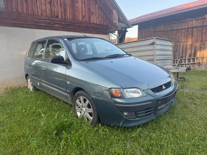Mitsubishi Space Star 2002 photo 3