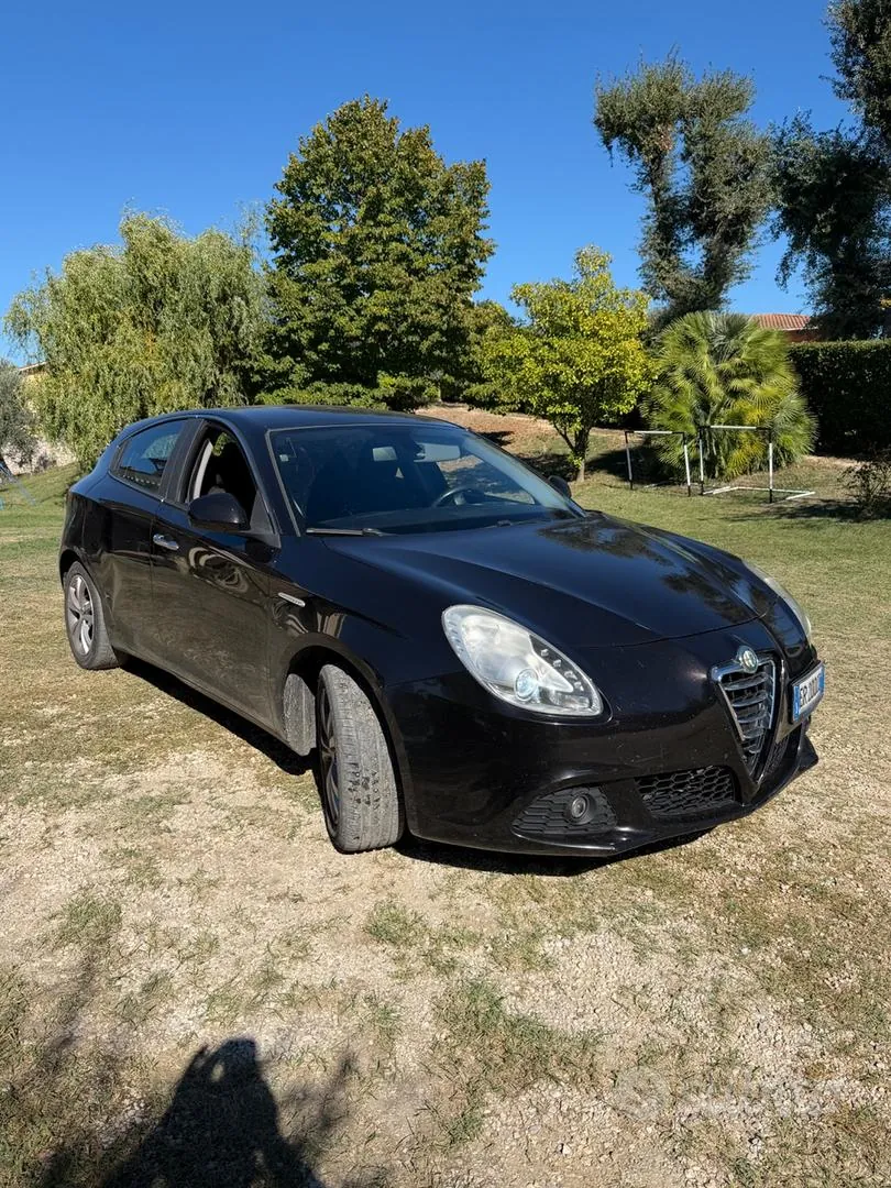 Alfa Romeo Giulietta 2014 photo 3