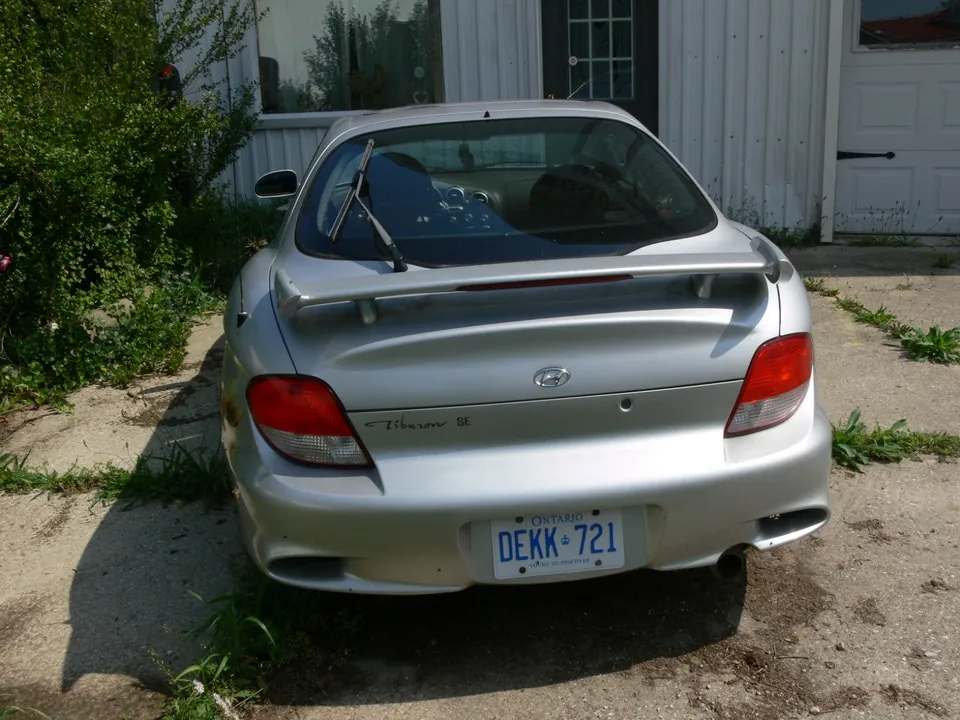 Hyundai Tiburon 2000 photo 2