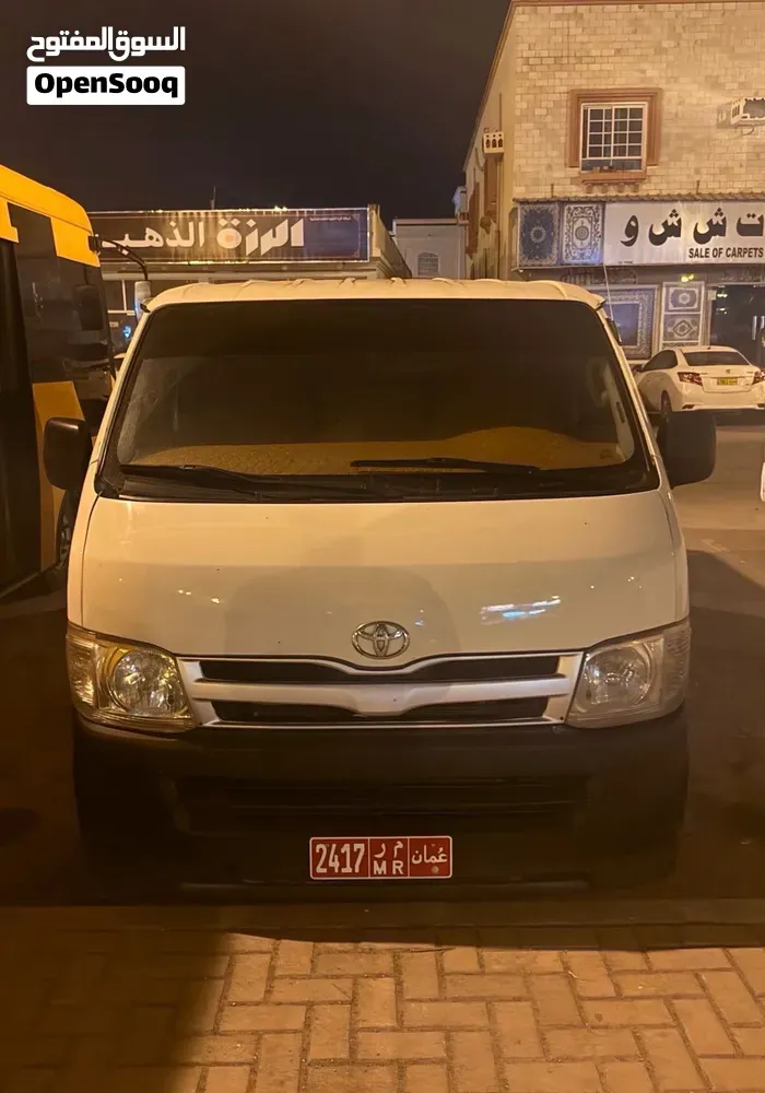 Toyota Hiace 2013 photo 2