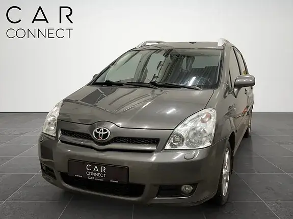 Toyota Corolla Verso 2006 photo 2