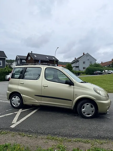 Toyota Yaris Verso 2000 photo 3