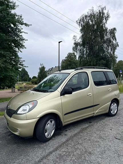 Toyota Yaris Verso 2000 photo 4