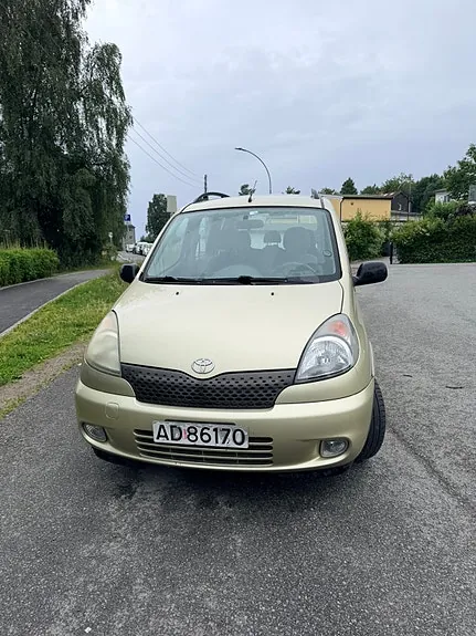 Toyota Yaris Verso 2000 photo 2