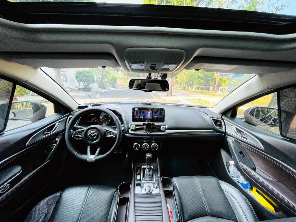 Mazda 3 2018 photo 2