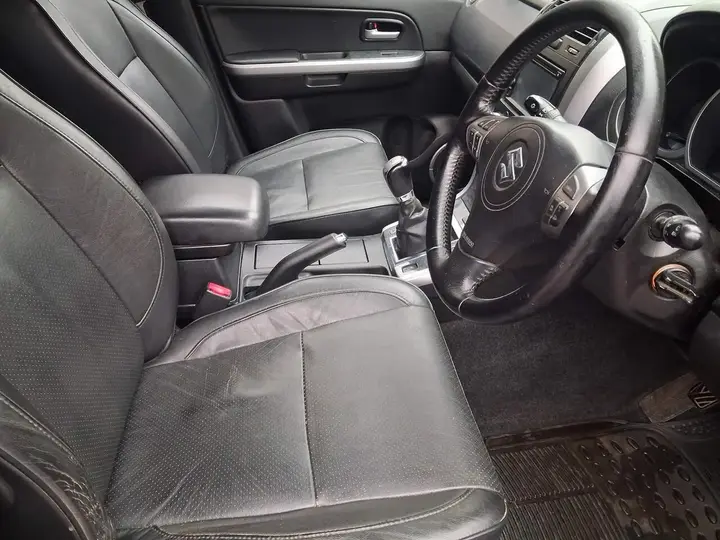 Suzuki Grand Vitara 2014 photo 4