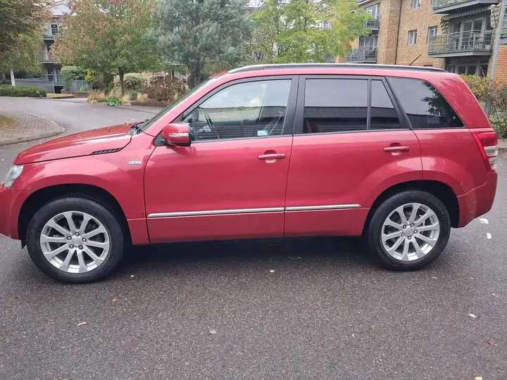 Suzuki Grand Vitara 2014 photo 2