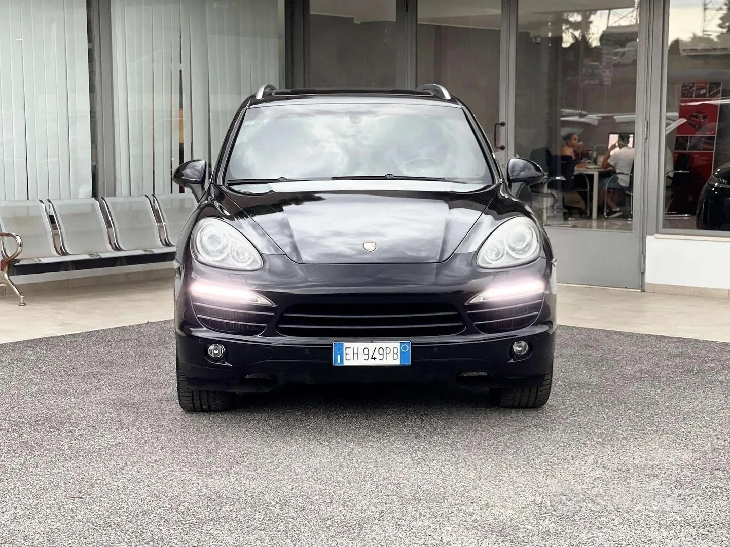Porsche Cayenne 2011 photo 2
