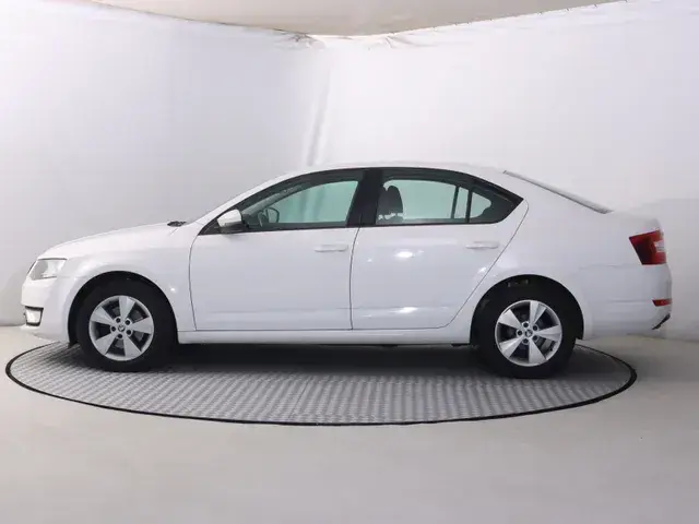 Skoda Octavia 2013 photo 2
