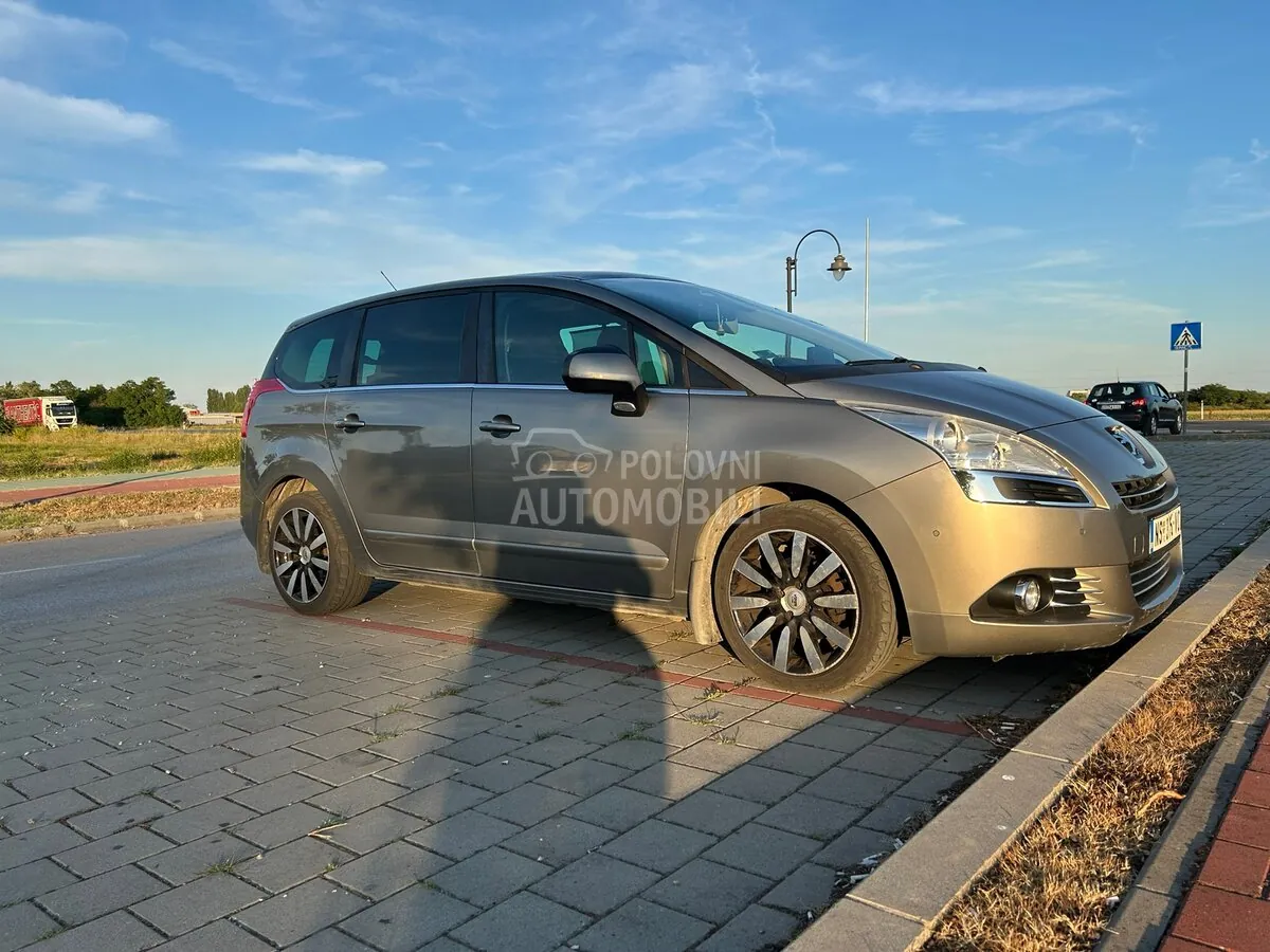 Peugeot 5008 2012 photo 2