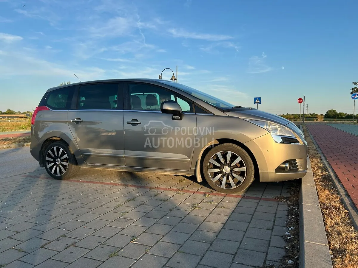 Peugeot 5008 2012 photo 3