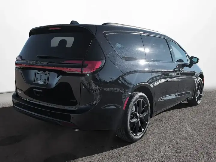 Chrysler Pacifica 2026 photo 5