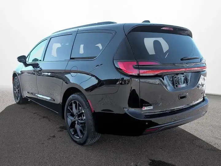Chrysler Pacifica 2026 photo 3
