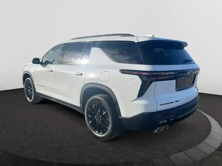 Chevrolet Traverse 2026 photo 3