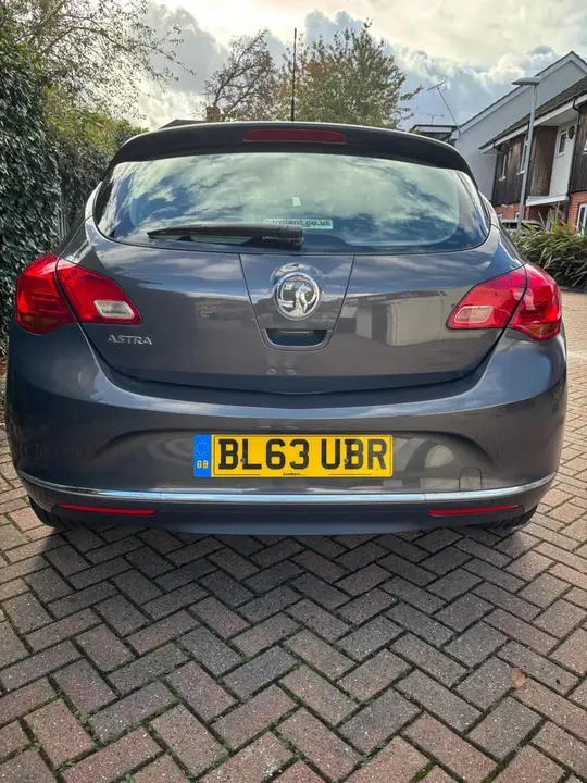 Vauxhall Astra 2014 photo 2