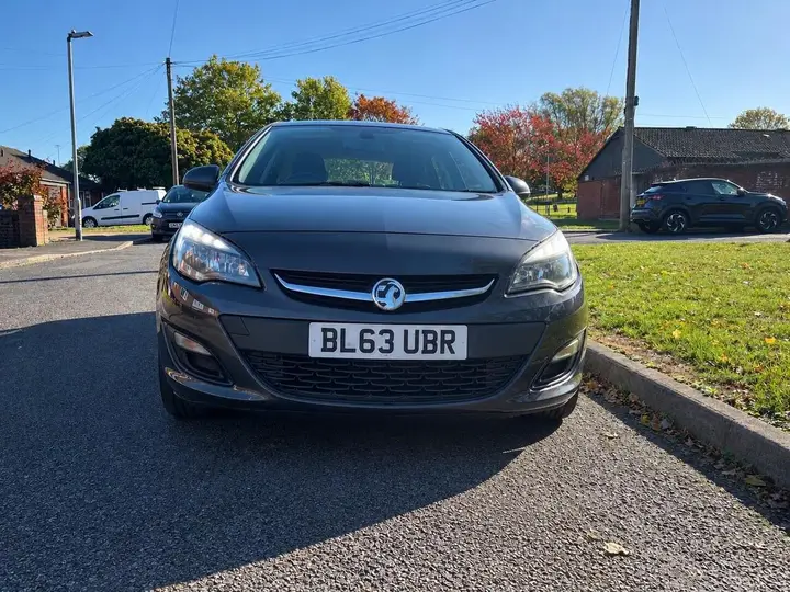 Vauxhall Astra 2014 photo 5