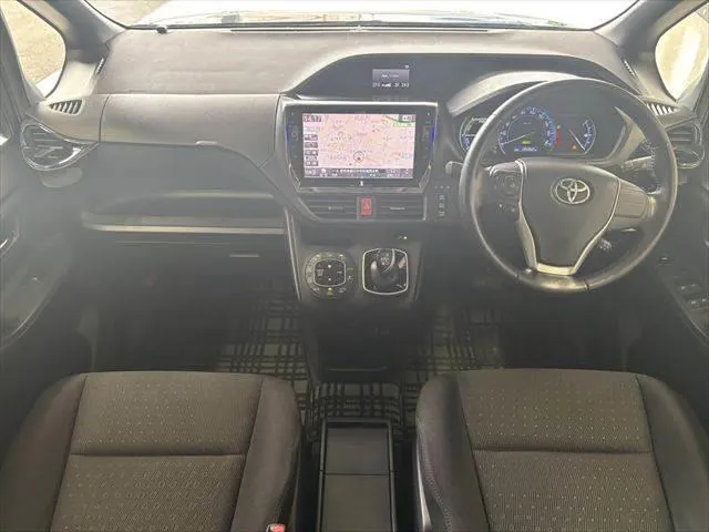 Toyota Voxy 2016 photo 3