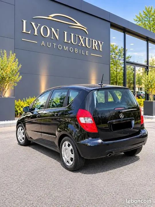 Mercedes-Benz A-Class 2011 photo 2