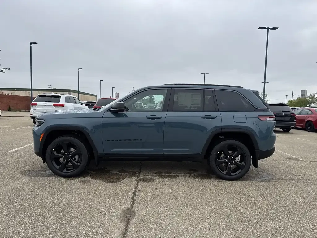 Jeep Grand Cherokee 2026 photo 4