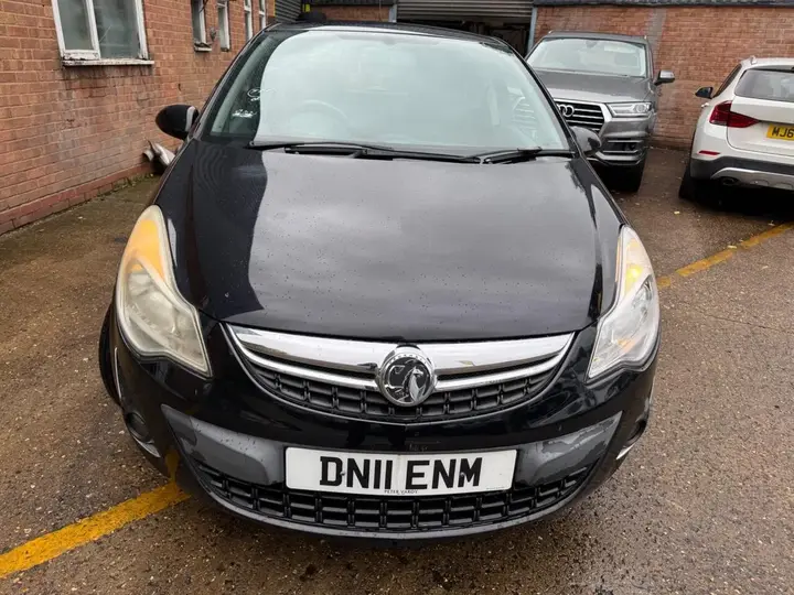 Vauxhall Corsa 2011 photo 2