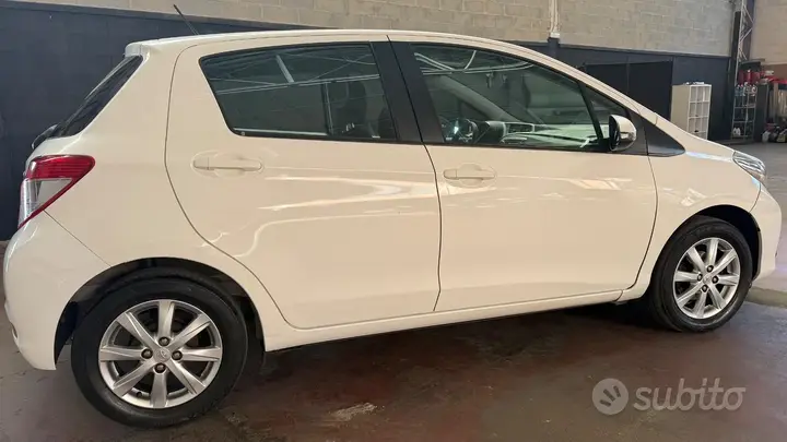 Toyota Yaris 2013 photo 5