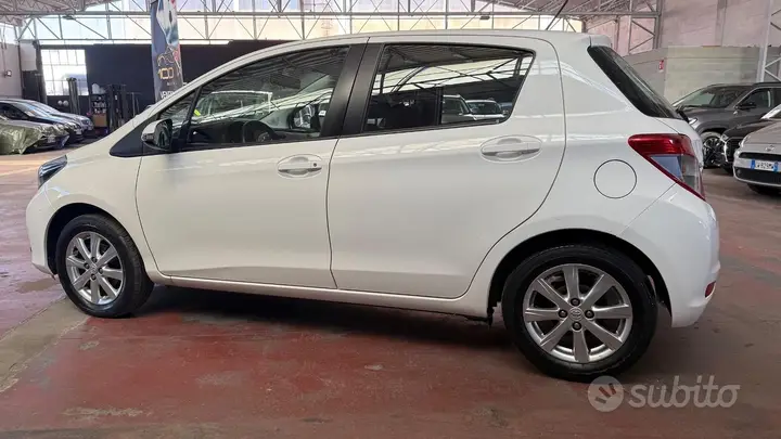 Toyota Yaris 2013 photo 3