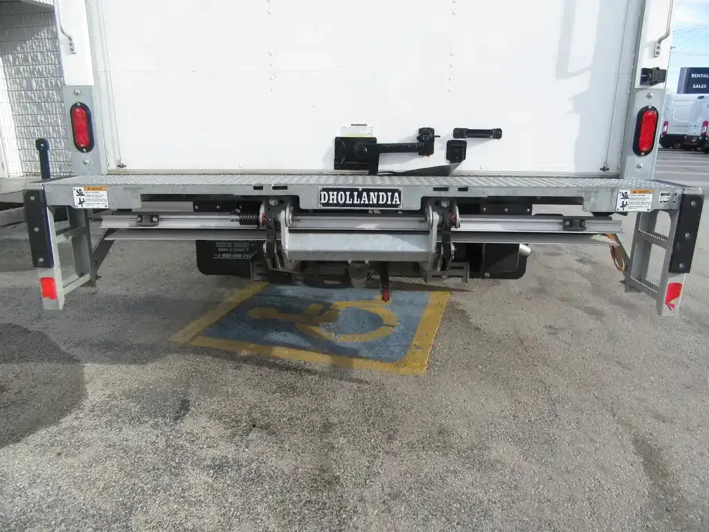 GMC Savana 3500 2023 photo 3
