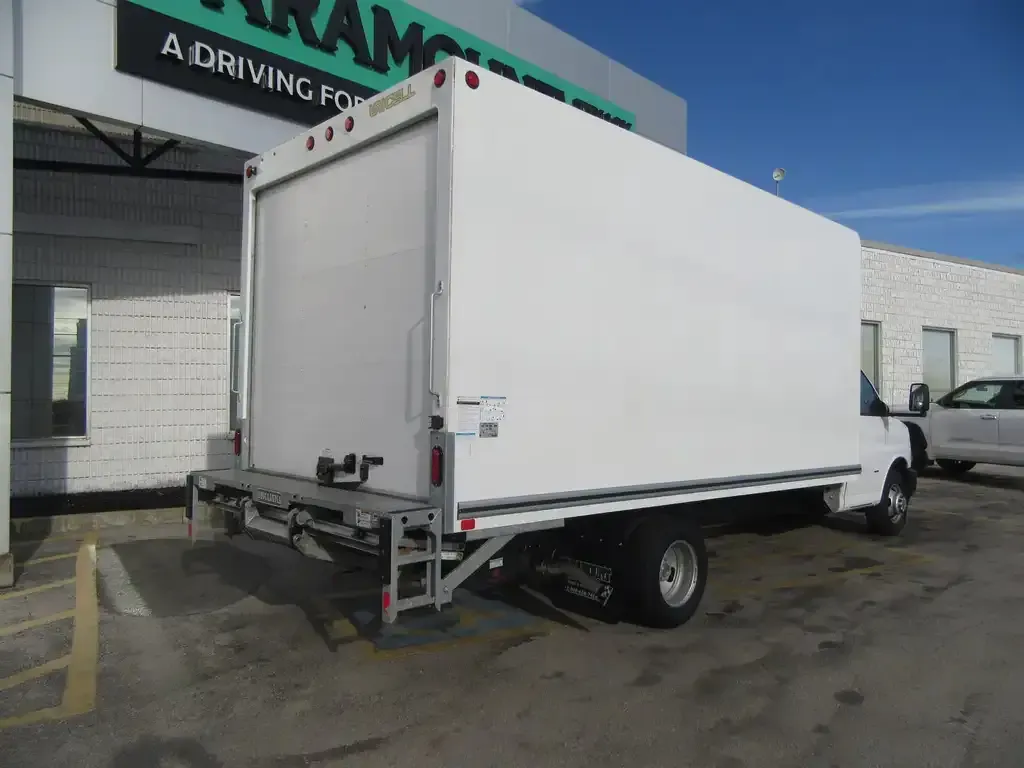 GMC Savana 3500 2023 photo 4