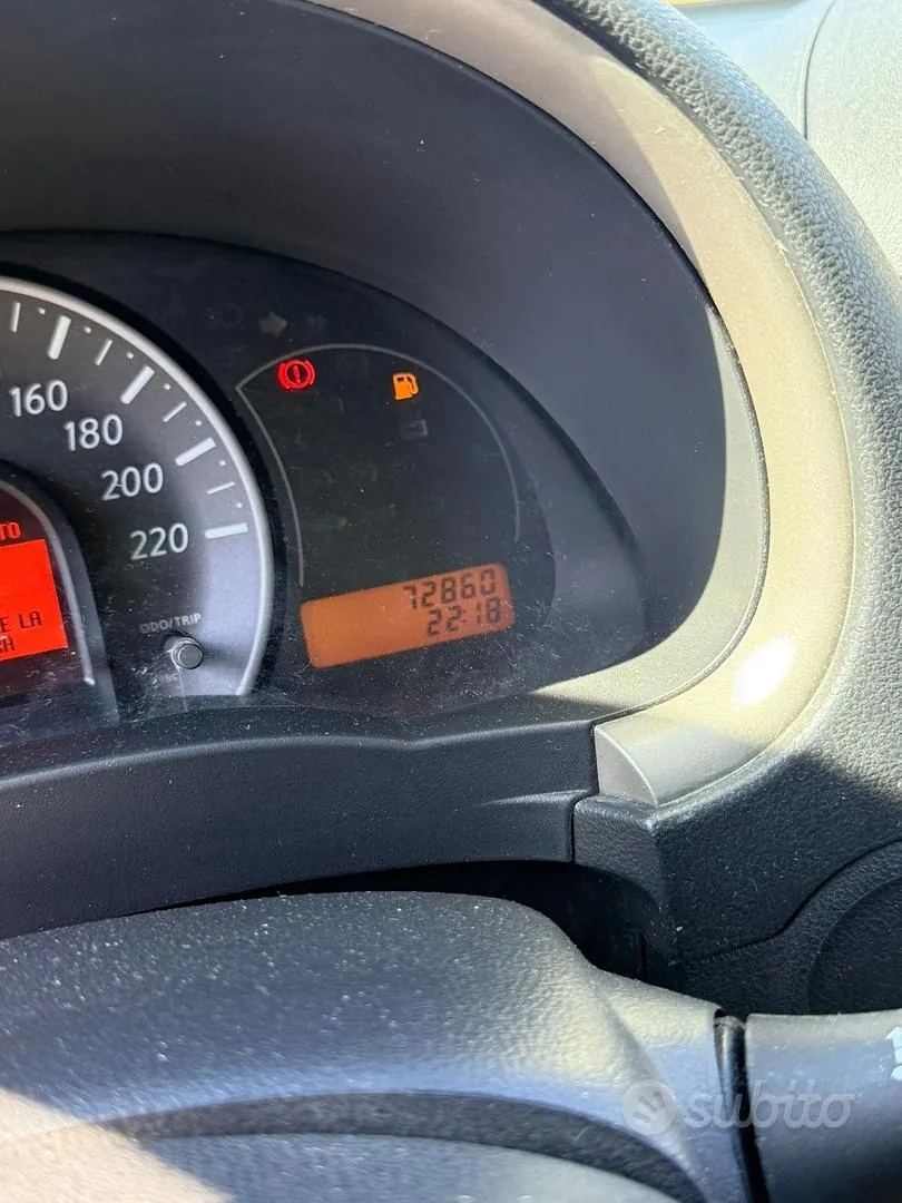 Nissan Micra 2011 photo 5