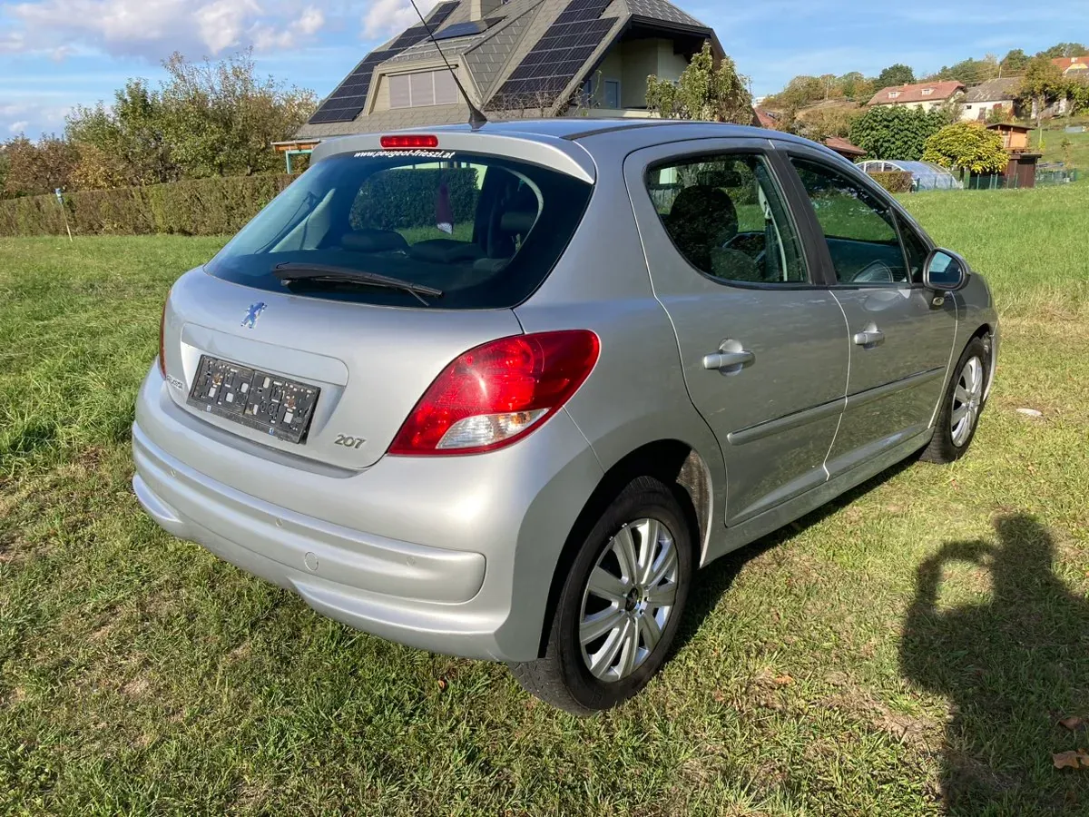 Peugeot 207 2011 photo 2