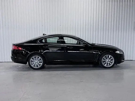 Jaguar Xf 2015 photo 2