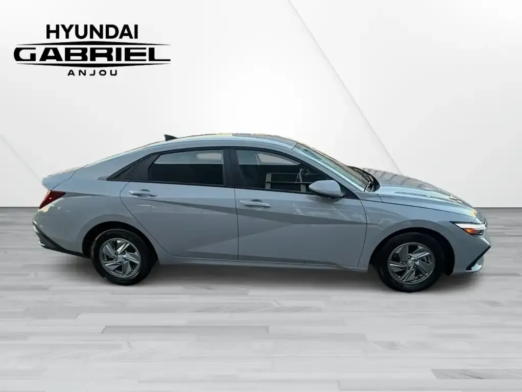 Hyundai Elantra 2025 photo 3