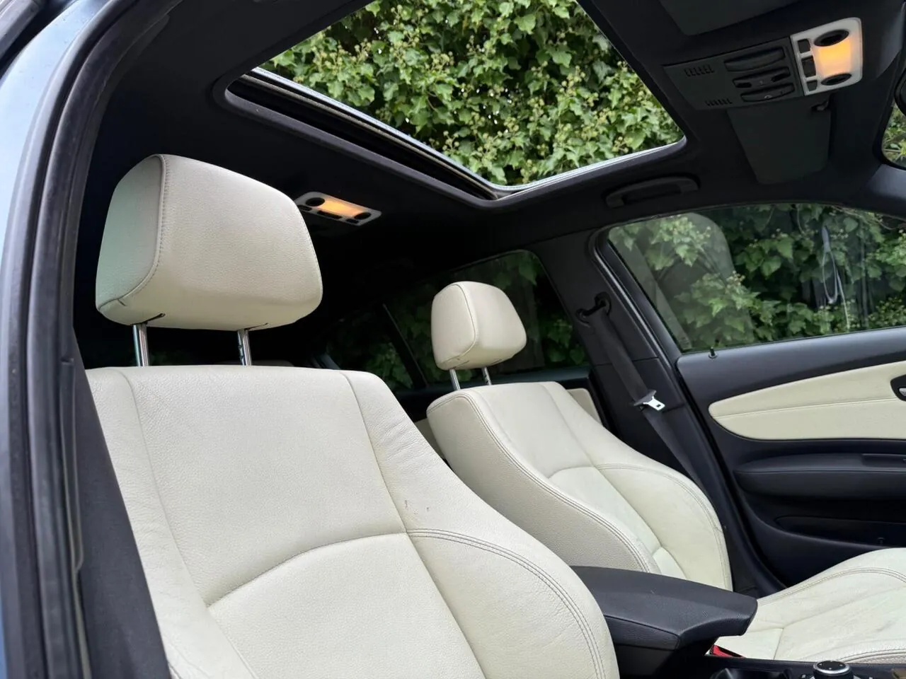 BMW 1 Series 2010 photo 2