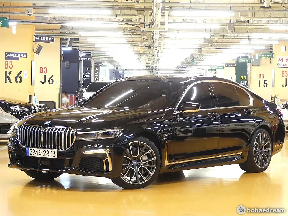 BMW 7 Series 2022 photo 2