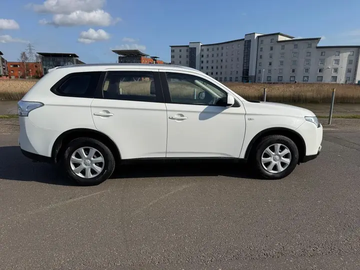 Mitsubishi Outlander 2015 photo 2