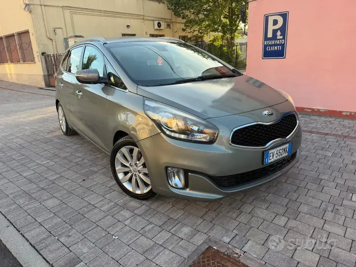 Kia Carens
